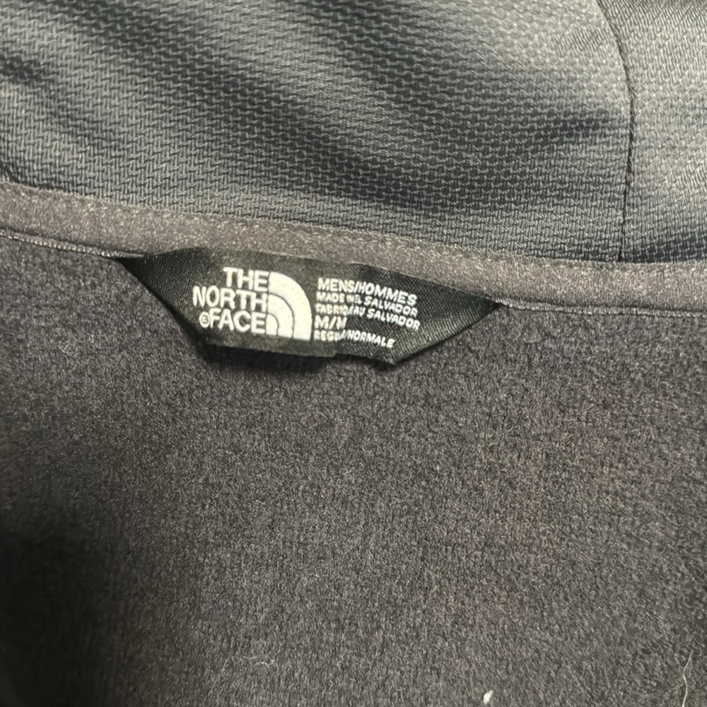 2017 New York City Marathon / The North Face Men’s Tech Hoodie (Size Medium) - Picture 6 of 7